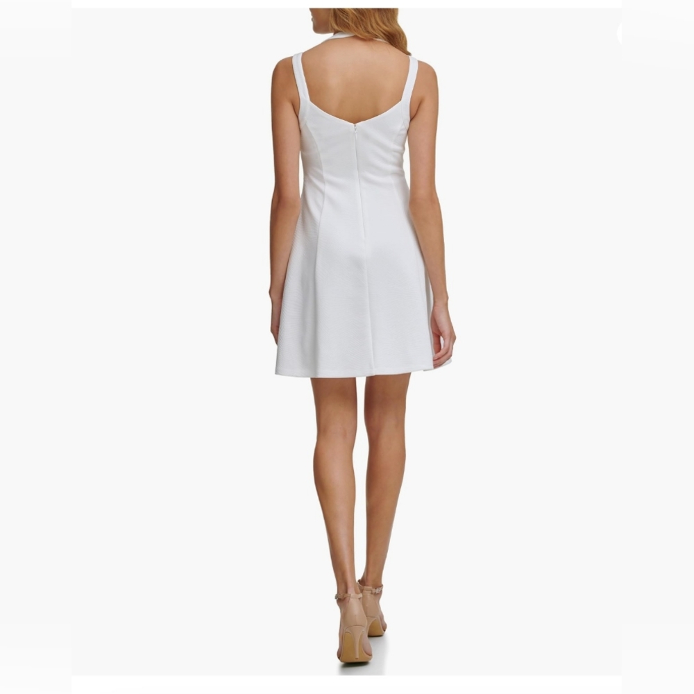 NWT Guess Sleeveless Embossed Fit and Flare Dress White Size 2 - Picture 2 of 3